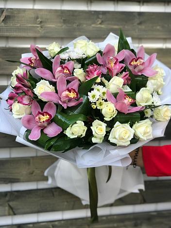 Букет цветов из: Розы и Хризантемы в Болохово