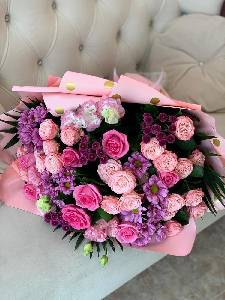 Букет цветов из: Хризантемы, Розы и Лизиантусы в Болохово