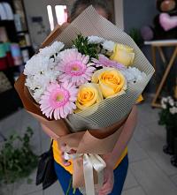 Букет цветов из:  Герберы, Розы и Хризантемы в Болохово