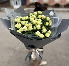 Букет Белые кустовые розы Солинеро в Болохово