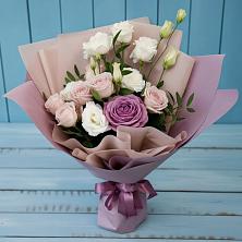 Букет цветов из:  Розы и Лизиантусы в Болохово