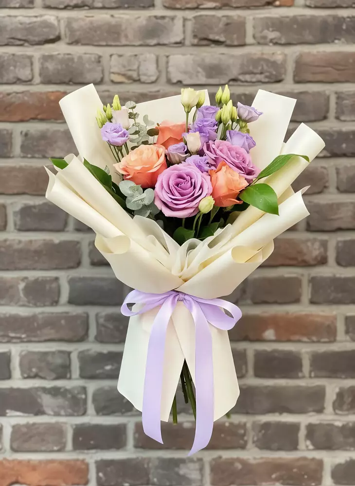 Букет цветов из: Лизиантусы и Розы в Болохово