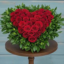 Цветочная композиция из Розы в виде сердца в Болохово