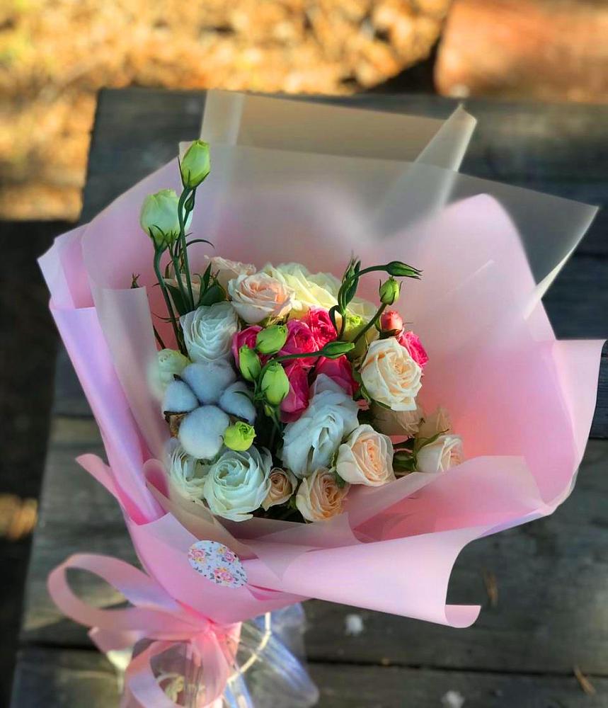 Букет цветов из: Розы и Лизиантусы в Болохово