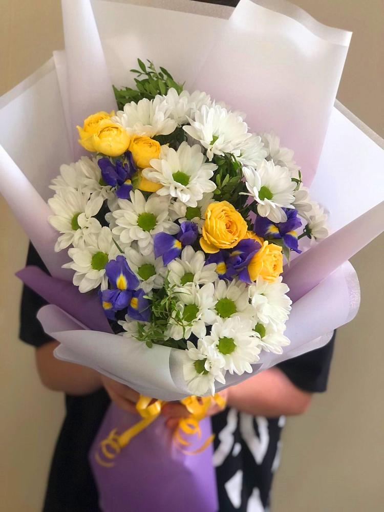 Букет цветов из: Ирисы, Хризантемы и Розы в Болохово