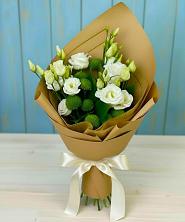 Букет цветов из:  Хризантемы и Лизиантусы в Болохово