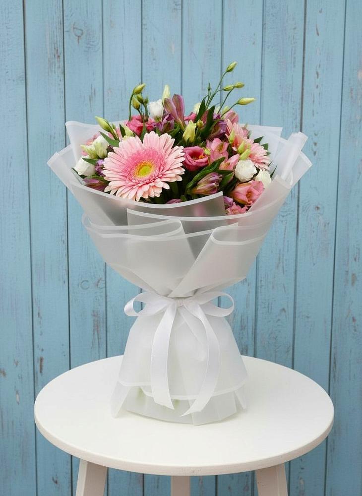 Букет цветов из: Герберы, Альстромерии и Лизиантусы в Болохово