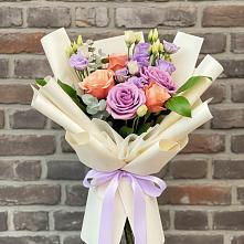 Букет цветов из:  Лизиантусы и Розы в Болохово