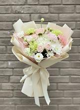 Букет цветов из:  Гвоздики, Розы, Лизиантусы и Хризантемы #REPLACE_PRED# Болохово