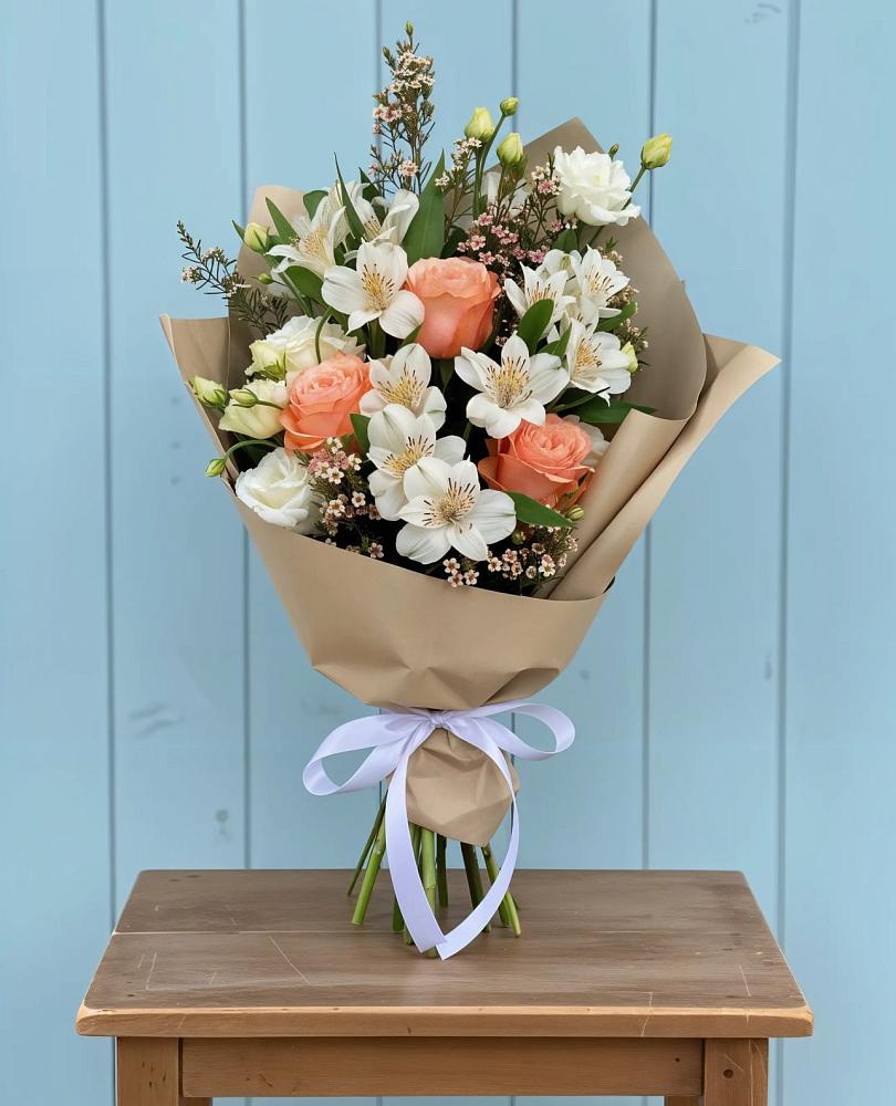 Букет цветов из: Альстромерии, Лизиантусы, Розы и Хризантемы в Болохово