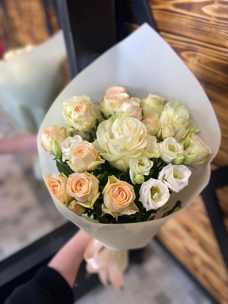 Букет цветов из: Розы и Лизиантусы в Болохово